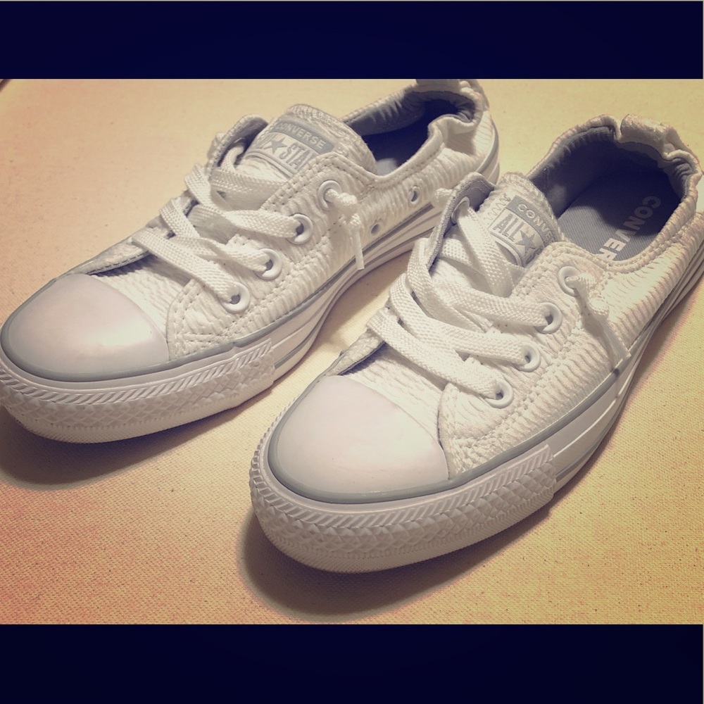 White, Scrunch Back Converse Size 6
